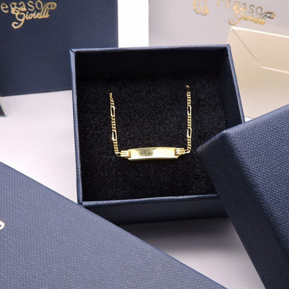 PEGASO GIOIELLI - Bracciale da Bambino in Oro Giallo 18kt (750) Figaro 3+1 con Targhetta Nascita Battesimo